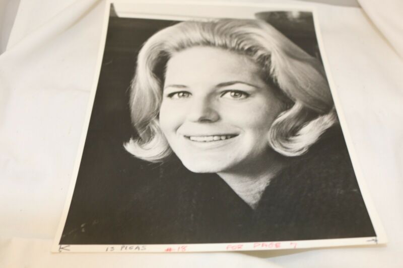 Vintage Photograph: Smiling Actress Head Shot